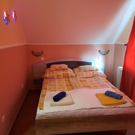 Hajdúszoboszló Andrea Apartman מראה חיצוני תמונה