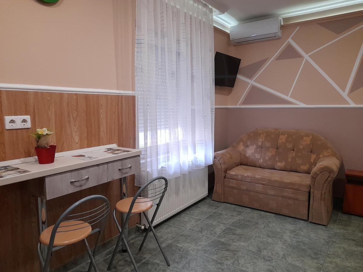 Hajdúszoboszló Andrea Apartman מראה חיצוני תמונה