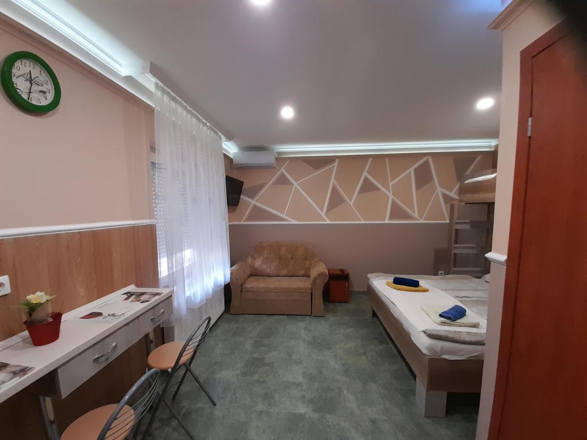 Hajdúszoboszló Andrea Apartman מראה חיצוני תמונה