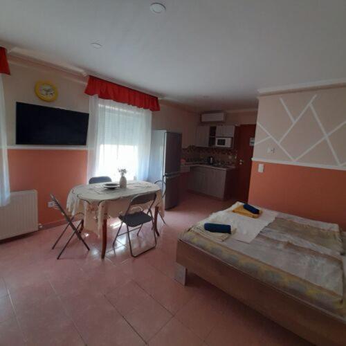 Hajdúszoboszló Andrea Apartman מראה חיצוני תמונה