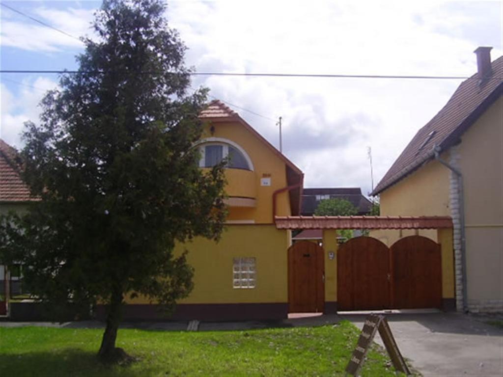 Hajdúszoboszló Andrea Apartman מראה חיצוני תמונה
